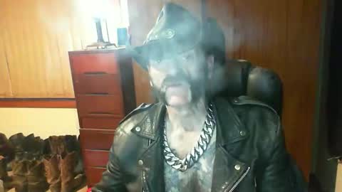 Snapshot of leathergreaser chatting on 05.17.26 leathergreaser online show from 05.17.26
