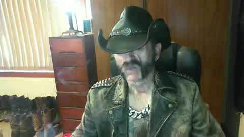 Snapshot of leathergreaser chatting on 05.19.26 leathergreaser online show from 05.19.26
