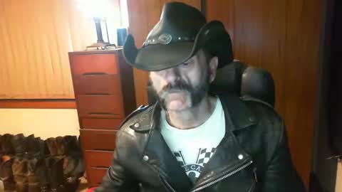 Snapshot of leathergreaser chatting on 05.21.26 leathergreaser online show from 05.21.26