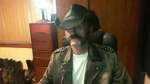 Snapshot of leathergreaser chatting on 05.24.26 leathergreaser online show from 05.24.26