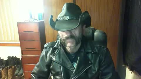 Snapshot of leathergreaser chatting on 06.04.26 leathergreaser online show from 06.04.26