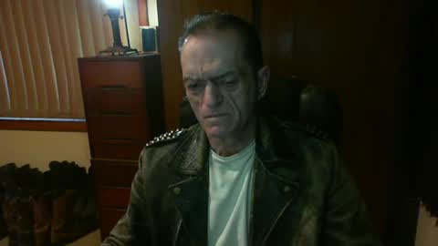 Snapshot of leathergreaser chatting on 06.18.26 leathergreaser online show from 06.18.26