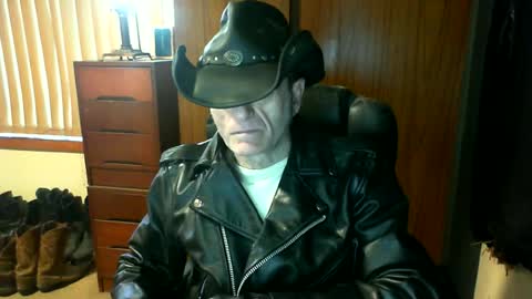 Snapshot of leathergreaser chatting on 06.26.26 leathergreaser online show from 06.26.26