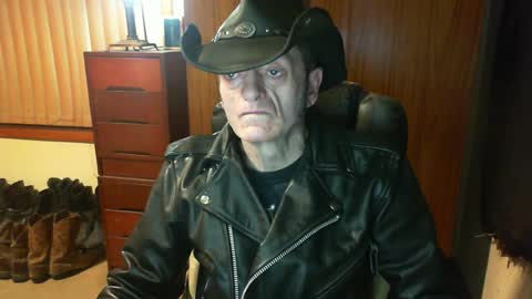 Snapshot of leathergreaser chatting on 07.05.26 leathergreaser online show from 07.05.26