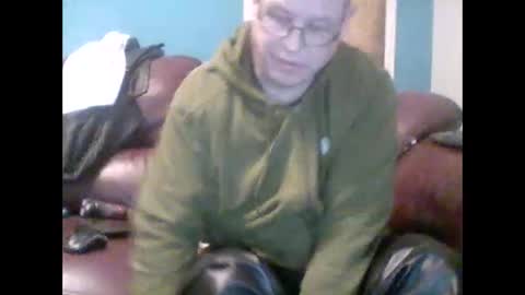 Snapshot of leatherpants68 chatting on 10.07.25 leatherpants68 online show from 10.07.25