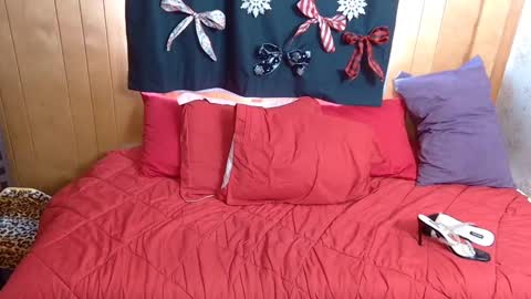 Snapshot of leesdesires chatting on 12.08.24 Leesdesires online show from 12.08.24