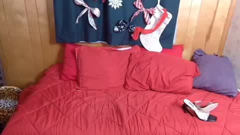 Snapshot of leesdesires chatting on 12.16.24 Leesdesires online show from 12.16.24