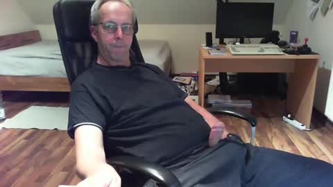 Snapshot of lefti27 chatting on 12.03.24 Dave online show from 12.03.24