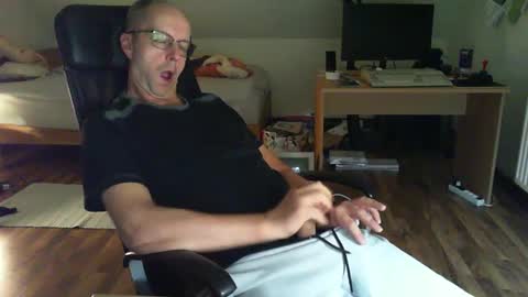 Snapshot of lefti27 chatting on 12.09.24 Dave online show from 12.09.24