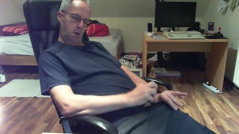 Snapshot of lefti27 chatting on 12.22.24 Dave online show from 12.22.24