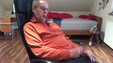 Snapshot of lefti27 chatting on 12.29.24 Dave online show from 12.29.24