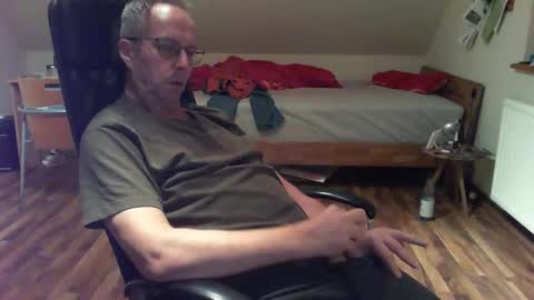 Snapshot of lefti27 chatting on 12.29.24 Dave online show from 12.29.24