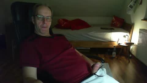 Snapshot of lefti27 chatting on 01.08.25 Dave online show from 01.08.25