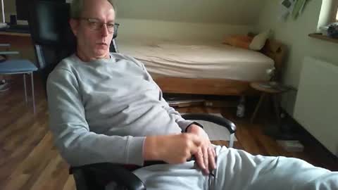 Snapshot of lefti27 chatting on 03.02.25 Dave online show from 03.02.25