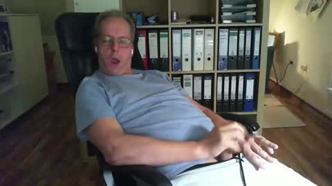 Snapshot of lefti27 chatting on 09.28.25 Dave online show from 09.28.25