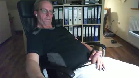 Snapshot of lefti27 chatting on 09.29.25 Dave online show from 09.29.25