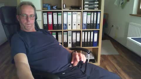 Snapshot of lefti27 chatting on 10.09.25 Dave online show from 10.09.25