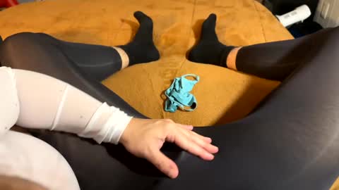 Snapshot of leggingslover7 chatting on 12.03.24 leggingslover7 online show from 12.03.24