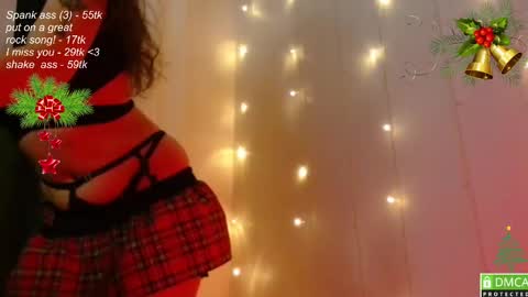 Snapshot of leia_bell chatting on 12.15.24 hey Im Leia and I love rock  online show from 12.15.24