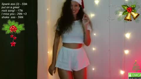 Snapshot of leia_bell chatting on 12.21.24 hey Im Leia and I love rock  online show from 12.21.24