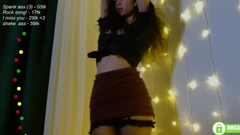 Snapshot of leia_bell chatting on 02.22.25 hey Im Leia and I love rock  online show from 02.22.25