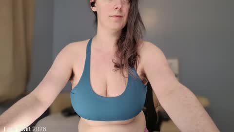 Leia Swift online show from 04.04.26