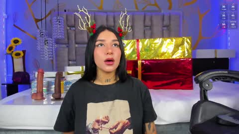 Snapshot of leiawong chatting on 12.18.24 Leia online show from 12.18.24