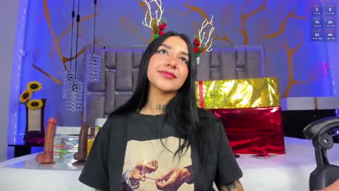 Snapshot of leiawong chatting on 12.18.24 Leia online show from 12.18.24