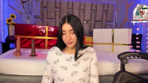 Snapshot of leiawong chatting on 12.23.24 Leia online show from 12.23.24