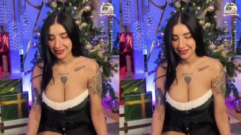 Snapshot of leiawong chatting on 12.24.24 Leia online show from 12.24.24