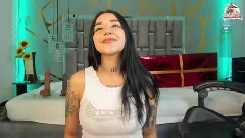 Snapshot of leiawong chatting on 12.27.24 Leia online show from 12.27.24