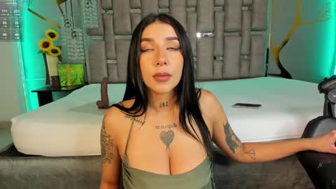 Snapshot of leiawong chatting on 01.04.25 Leia online show from 01.04.25