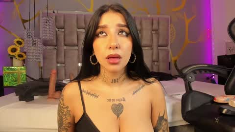 Snapshot of leiawong chatting on 01.06.25 Leia online show from 01.06.25