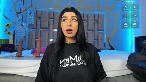 Snapshot of leiawong chatting on 01.12.25 Leia online show from 01.12.25