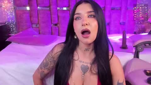 Snapshot of leiawong chatting on 11.08.25 Leia online show from 11.08.25