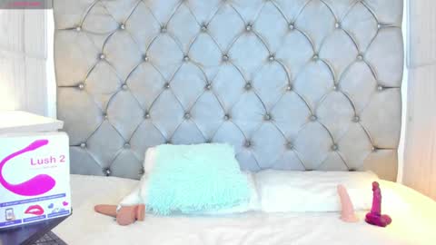 LEIGH ANGELS online show from 01.15.25