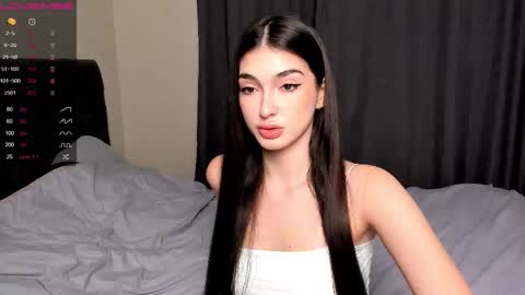 Snapshot of leila_4ever chatting on 01.06.26 Leila online show from 01.06.26