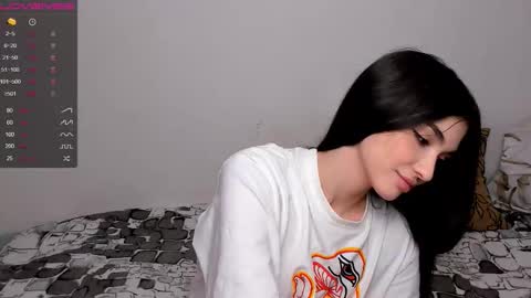 Snapshot of leila_4ever chatting on 02.12.26 Leila online show from 02.12.26