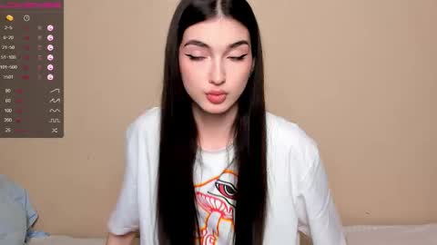 Snapshot of leila_4ever chatting on 03.06.26 Leila online show from 03.06.26