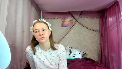 Snapshot of leila_bambi_ chatting on 06.29.26 leila_bambi_ online show from 06.29.26