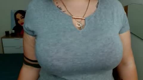 Snapshot of leila_beayte_ chatting on 06.15.26 Leila online show from 06.15.26