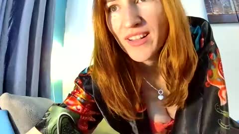 leila_cam18hot online show from 12.19.25