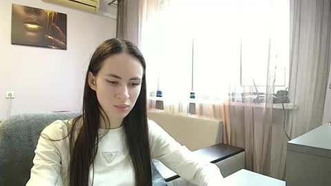 Leila online show from 10.04.25