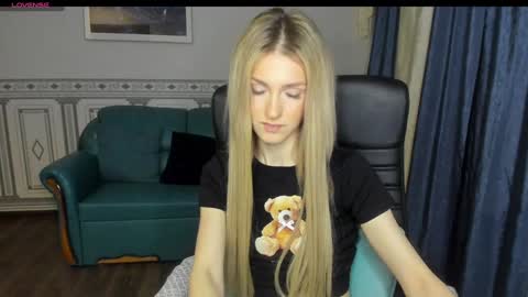 Leila Morriss online show from 12.08.24