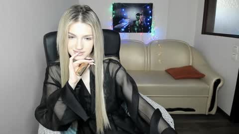 Leila Morriss online show from 12.11.24