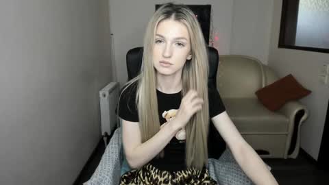 Leila Morriss online show from 12.11.24