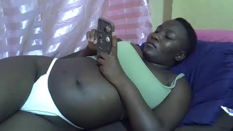 Snapshot of leilah_cute19 chatting on 05.13.26 leilah_cute19 online show from 05.13.26