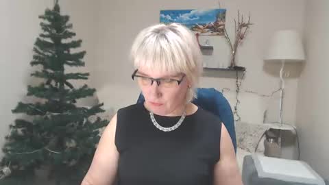 Snapshot of leilamays chatting on 12.08.24 Leila Kinky online show from 12.08.24