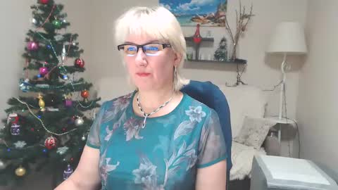 Snapshot of leilamays chatting on 12.20.24 Leila Kinky online show from 12.20.24