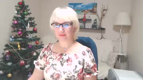Snapshot of leilamays chatting on 12.22.24 Leila Kinky online show from 12.22.24